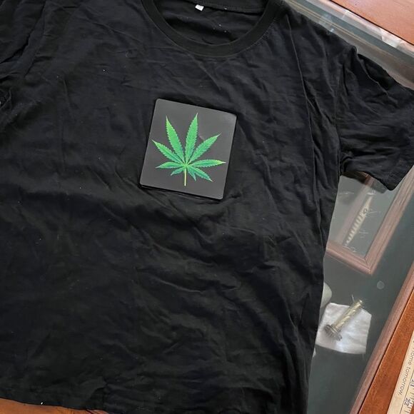NEW UNISEX Sound Activated LED T-Shirt Light Up Flashing T-Shirt POT LEAF LARGE - Picture 11 of 11